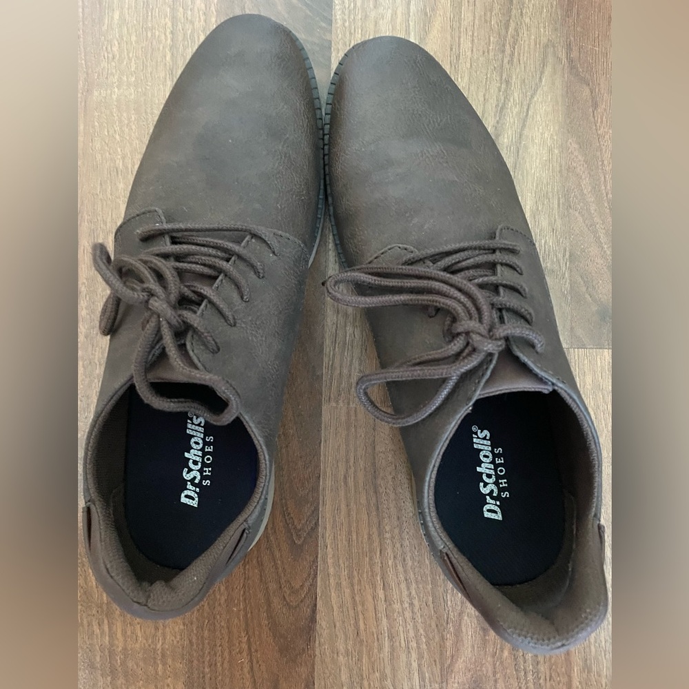 Men’s brown Dr. Scholl’s Oxford shoes.